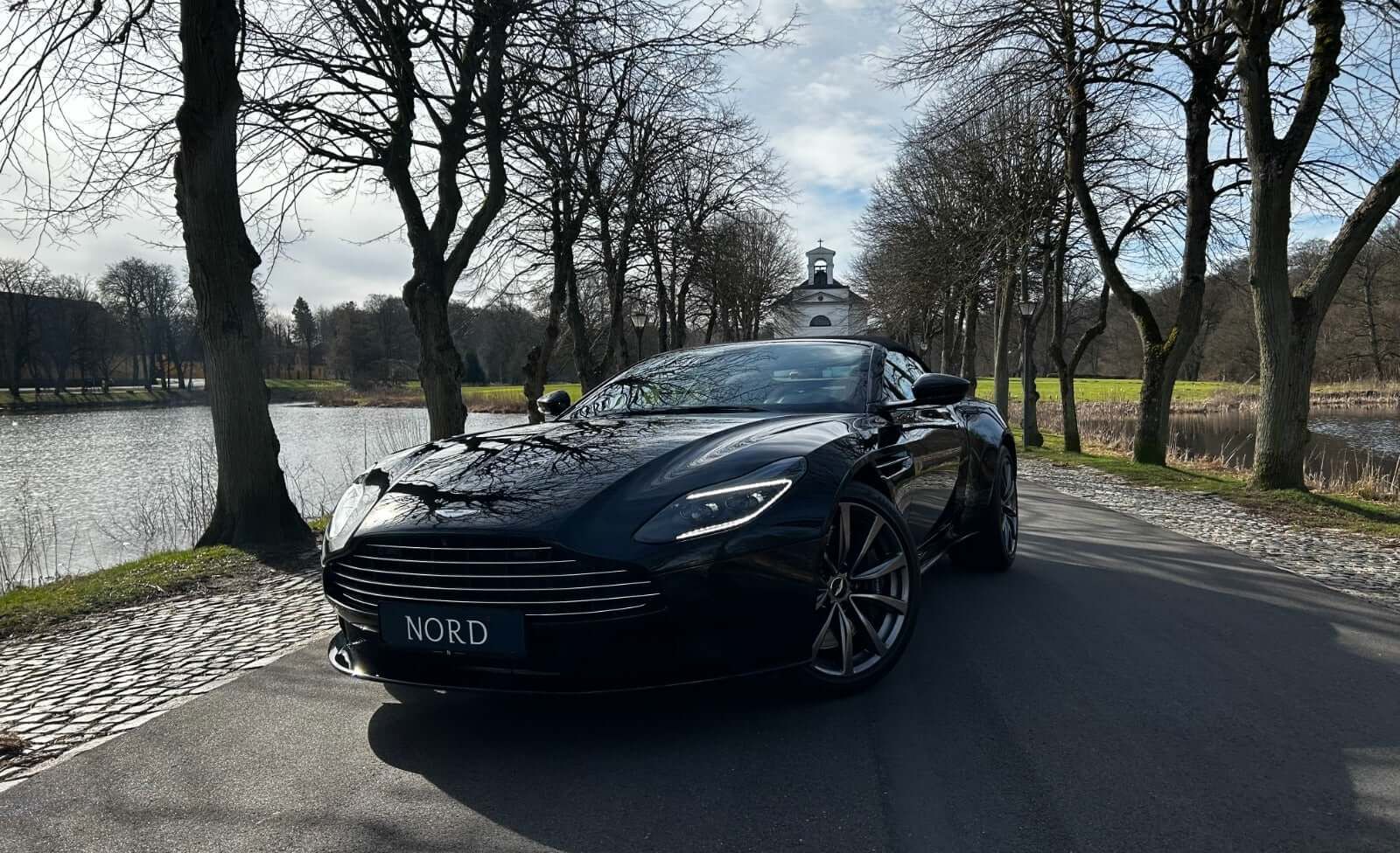 Aston Martin DB11