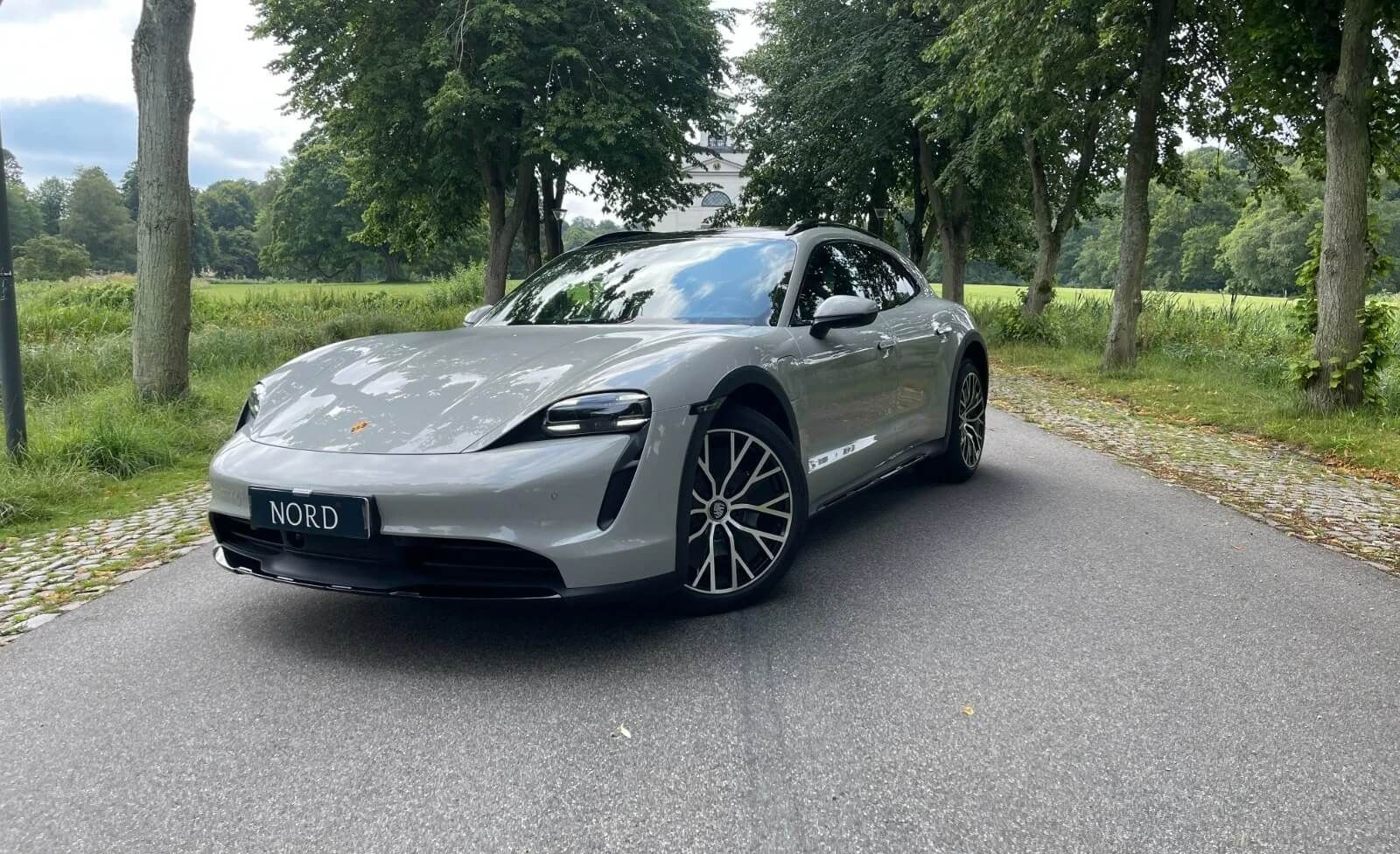 Porsche Taycan 4