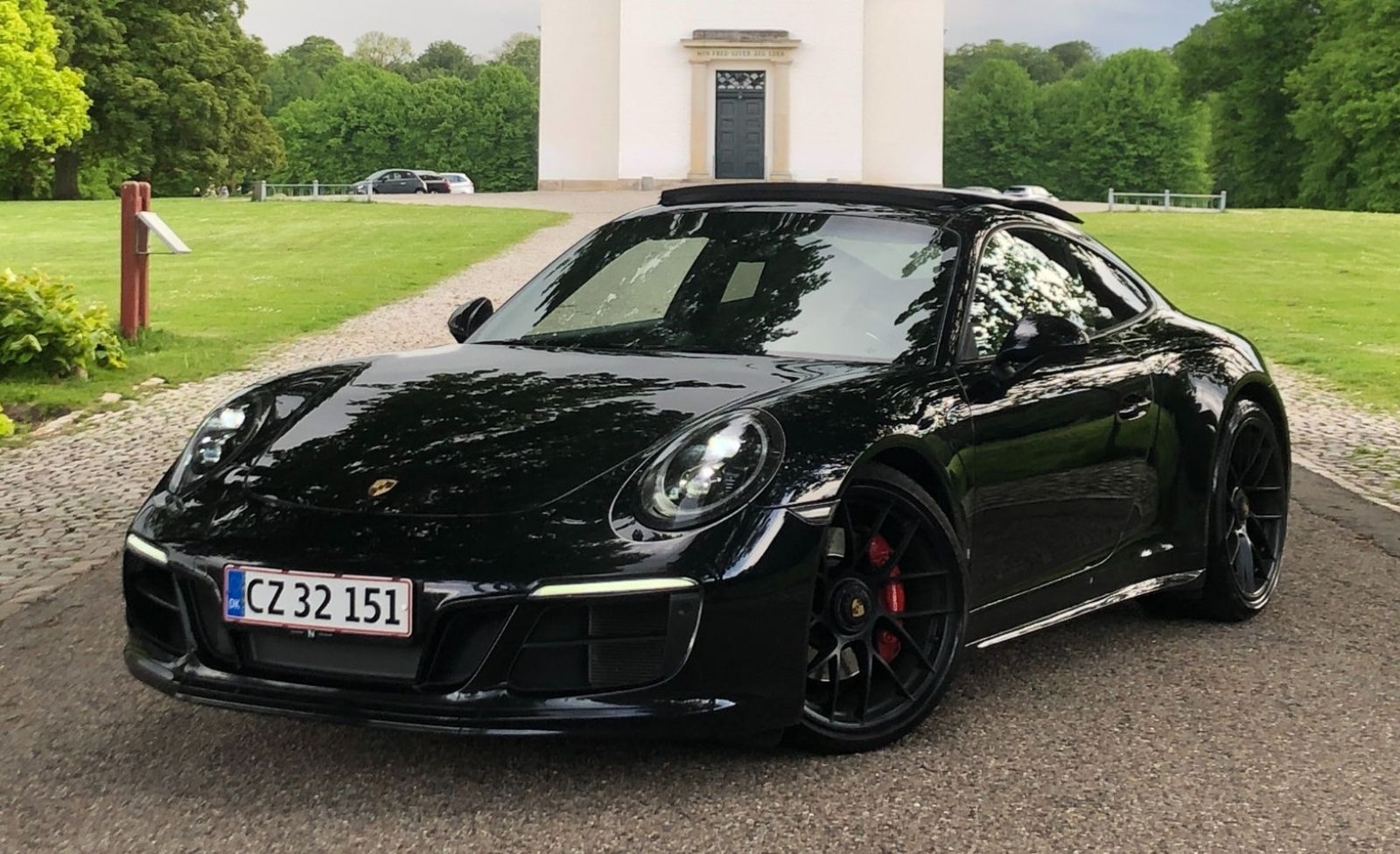 Porsche 911 Carrera 4 GTS